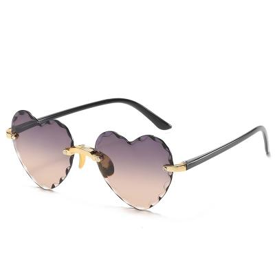 China Hot Selling Popular Fashionable And Durable Exquisite Design Sun Glass Heart Shaped Sunglasses for sale