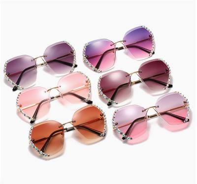 China Hot Selling Fashion Sun Glasses Vintage Personality Glasses Rhinestone Diamonds Sunglasses For Women Female Female Bling Shades 2021 for sale