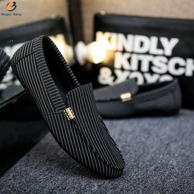 China Hot Selling Men's Canvas Fashion Trend Loafers Fashion Flat Sneakers Shoes Men for sale