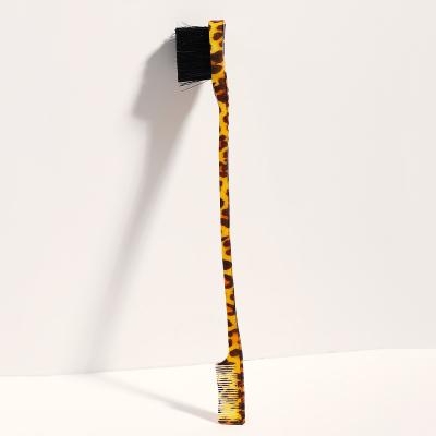 China Cushion Amazon Leopard's popular new eyebrow brush can be used as a handy built-in eyebrow edge brush for hair for sale