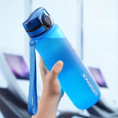 China Hot Free Sale Sports Water Bottle 500/1000ML Protein Shaker Outdoor Travel Portable Drinkware BPA Stocked Plastic Bottle for sale