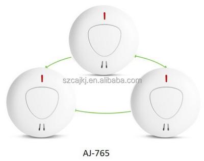 China Tuya Remote Control Connected With Mobile App WiFi Interconnect Smart Wireless Smoke Detection Alarm Built-in Lithium Battery For 10 Years for sale