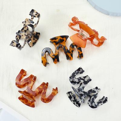 China Hair Accessories Wholesale New Arrival Large French Hair Claw Cuts Korean Acrylic M-shaped Hair Claw Wave PVC Hairpin For Women for sale