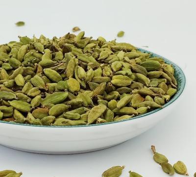 China Green Simple Single Pod Cardamom Dried Herbs & Spices Large Size 8mm On Sale for sale