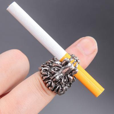 China 2021 new lion style cigarette holder ring fashion metal finger design moroccan main men's cigarette holder smoking ring clip wholesale for sale