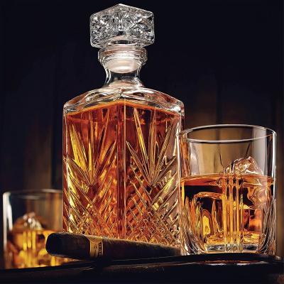 China Luxury 7-Piece Crafted Glass Decanter and Whiskey Glasses Set Elegant Whiskey Decanter with Ornate Stopper for sale