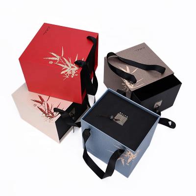 China Handmade Lady's Jewelry Ornaments Packaging Gift Box Jewelry Box With Handle for sale