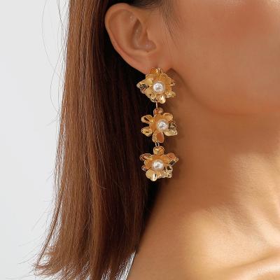 China Hiphop shape retro gold color flower metal drop earrings new arrivals shape metal gold plated flower bead earrings for sale