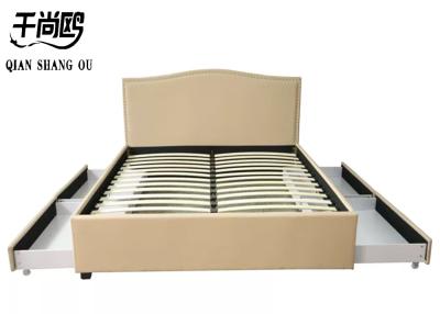 China Tufted comfortabel Bekleed Bed met Decoratief Ladenmetaal Te koop