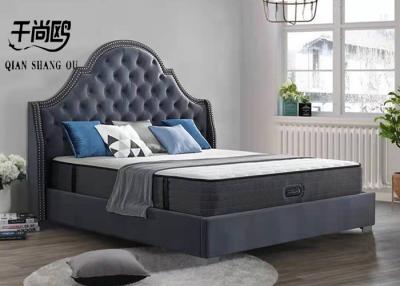 Chine Le bois moderne de plate-forme du Roi Queen Size Foam enfoncent de doubles conceptions adultes royales à vendre