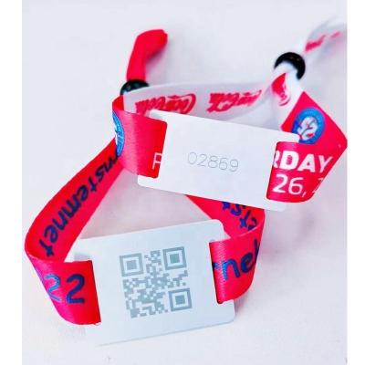 China Custom Disposable Silk Nylon Wristbands Waterproof/Waterproof Rfid Nfc Chip Woven Fabric Nylon Smart Wristband Festival 13.56Mhz for sale