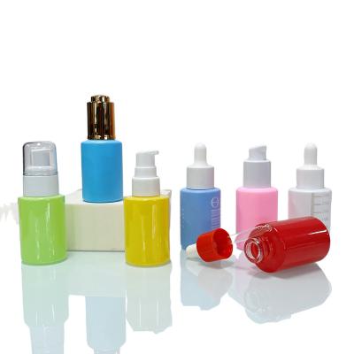 China Any Color Gradient Green Pink Glass Dropper Bottles 30ml Flat Shoulder Essential Oil Serum Bottle Customize Logo for sale