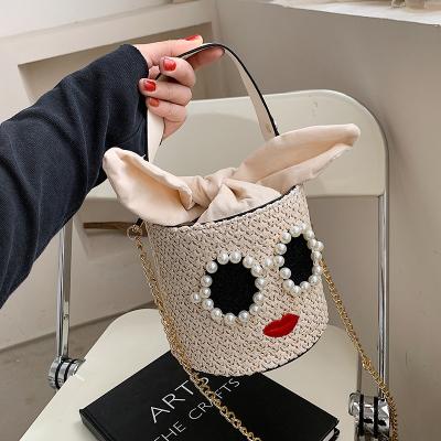 China Wholesale New Designer Daily Life Pearl Decoration Chain Purse Bow Straw Handbag Cross - Body Bucket Bag For Women for sale