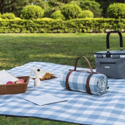 China PVC Free Sample Custom Picnic Blanket Large Recyclable Printed Quilted Waterproof Outdoor Blanket With Tote Aluminum Coating Beach for sale