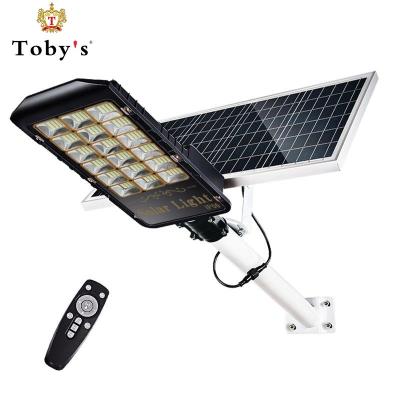 China ROAD 2023 new Brand super bright ip67 Waterproof 100w 200w Outdoor Led Rechargeable Solar Street Light for sale