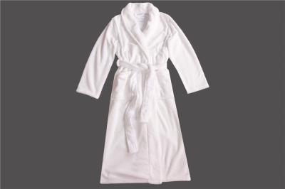 Chine Peignoir 100% blanc des femmes de polyester de Stockpapa le long pour l'hiver à vendre