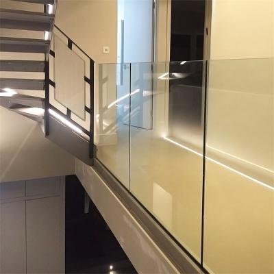 China Modern Outdoor Balcony Curved Railing Railing Glass Frameless Clamp Led Strip Shape Aluminum Channel Lightweight Glass Railing System for sale