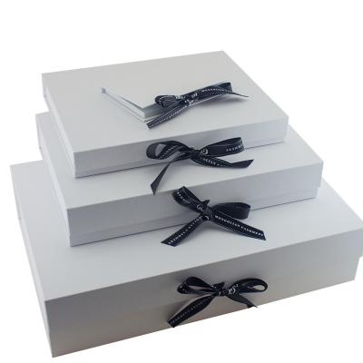 China Recyclable Custom Gift Packaging Foldable Magnetic Gift Box With Ribbon for sale