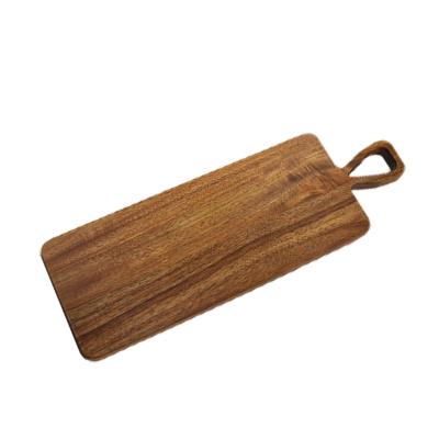 China Hot-selling premium sustainable rectangle large acacia wood cutting board with handle cutting plates for sale