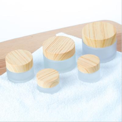 China Personal Care 5ml 10ml 15ml 30ml 50ml 100ml Glass Jar With Bamboo Lid Etching Bamboo Packaging for sale