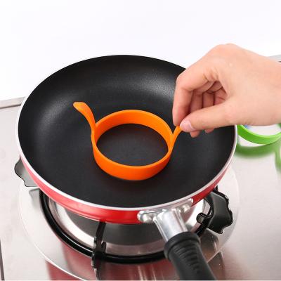 China Wholesale High Quality Kitchen Egg Ring Cooker Double Handle Kitchen Omelet Silicon Breakfast Mold for sale