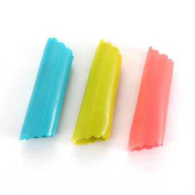 China Sustainable Sustainable Silicone Garlic Peeler Safe Kitchen Tools Useful Silicone Garlic Peeler for sale