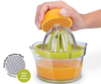 China Small Viable Juice Cup Home Fruit Squeezed Plastic Manual Fruit Squeezer Food Kitchen Utensils Wholesale for sale