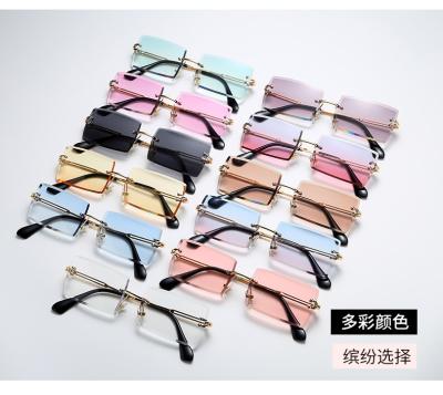 China Fashion Seaygift Sunglasses 2021 Hot Sale Street Beat Sunglasses 2020 Women Shape Square Rimless Sun Glasses for sale