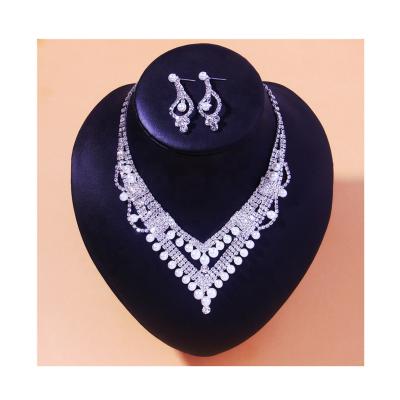 China New Romantic Factory Design Pearl Necklace And Earring Set Chain Fashion Shinny Bridal Rhinestone Luxury Women Jewelry Set For Girls for sale