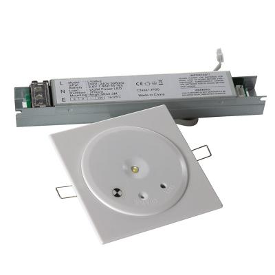 Chine L'enveloppe en acier IP20 rechargeable a mené l'urgence Downlight à vendre