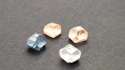 Cina Rosa e Blu HPHT Laboratorio grezzo Creato Diamante Forma Rotonda Taglio Brillante in vendita