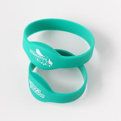 China Factory Price 13.56Mhz Sport Wristband NFC Rfid Silicone Waterproof / Waterproof Wristband for sale