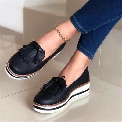 China Anti-Smell Woman Casual Platform Flat Slip On Lady Rhinestone Plus Size Shoes for sale