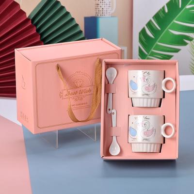 China Feiyou 2021 Viable Ceramic Mug With Lid Creative Couple Mugs Scoop Drinkware Coffee Mug Ceramic Wedding for sale