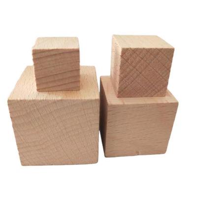 China Eco - Friendly Material Unfinished Wooden Crafting Blocks Cube Crafting Supplies Square Block Block Hand Made Cube à venda