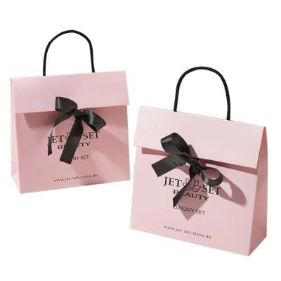 China New Recycled White Materials Card Packaging Shopping Bag With Paper Rope, Custom 250gsm CMYK Printing Paper Bag Packaging With Bow for sale