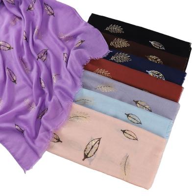 China Nickel Leaves Shimmer Gold Foil Printed Long Muslim Scarf Scarf Cotton Shawl for sale