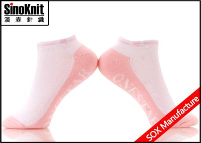 China Calcetines lindos blancos y rosados con el logotipo de encargo, calcetines del tobillo del algodón de las mujeres del otoño en venta