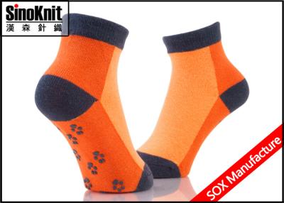 Chine Le glissement de couleur orange de PACTE de pantoufles de coton non badine des chaussettes/chaussettes d'enfants pour des garçons à vendre