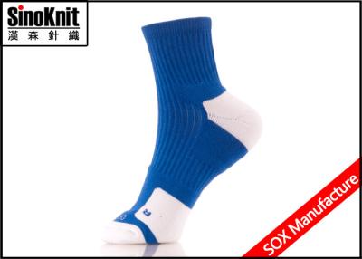 China Calcetines atléticos de encargo aptos cuartos de Dri de los azules marinos, calcetines grandes de la élite del baloncesto del tamaño en venta