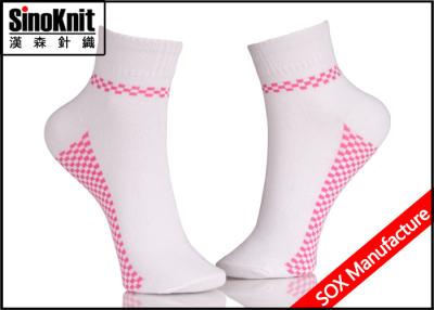 China Mädchen-modische frische rosa Baumwollsöckchen-Frauen-Nichterscheinen-Socken nach Maß zu verkaufen