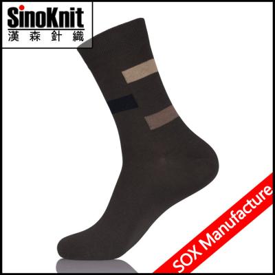 China Los calcetines casuales para hombre del otoño forman el modelo cómodo para los deportes en venta