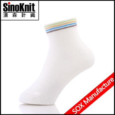 Chine La vente en gros a coloré les chaussettes modelées mignonnes d'enfant de coton/chaussettes courtes de bateau de filles à vendre