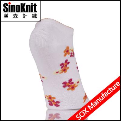 中国 Ankle Socks White Cotton かえでの雑草の葉の質によって着色される女性ソックス 販売のため