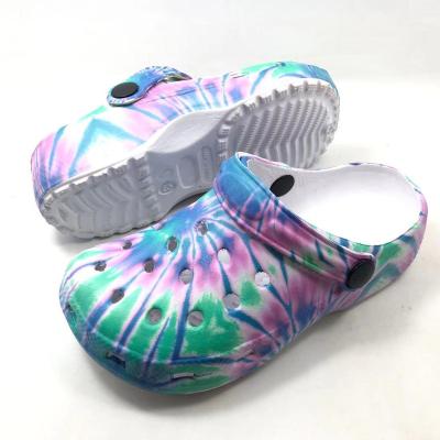 China Breathable Outdoor Deodorization Summer Men Garden Shoes Print Patterned Lightweight Sandals Women Slipper for sale