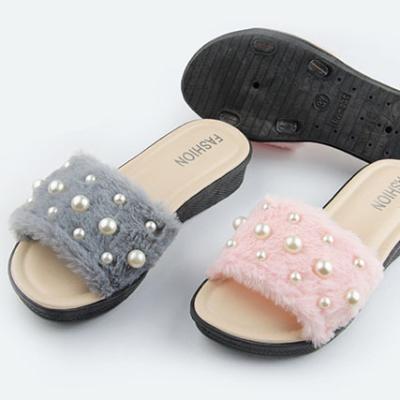 China Disposable Slippers 2019 Factory Sales New Design Chinese Wholesale Promotion New Design Warm Plush PVC Slippers Women Pearl Fur With Heel for sale