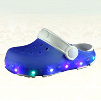 China 2019 Spring Factory New Children's Anti-odor EVA LED Light Clogs Baby Infant Fashion Jelly Garden Shoes Girls Boys Luminous Fluorescent Sandals for sale