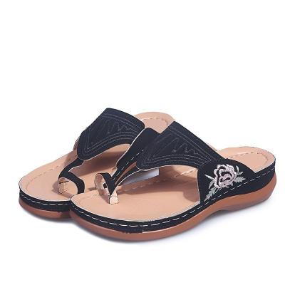 China 2021 New And American Anti-slippery Stain Female European Flat Toes Fresh Embroidered Large Size Platform Set Embroidered Sandals for sale