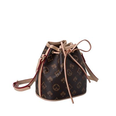 China Vintage Good Quality Women Shoulder Bag With Small Drawstring Messenger Bag For Women for sale