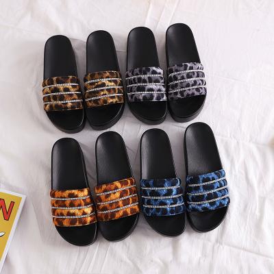 China Hot Wholesale Shoes Latest Summer Women Sandals leopard grain flat cloud slides Comfortable ladies slippers for sale